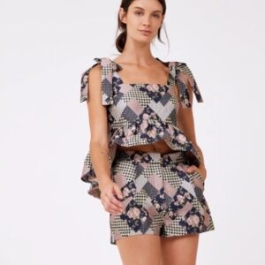 AUREUM PATHWORK Tie Shoulder Peplum top and bottom set